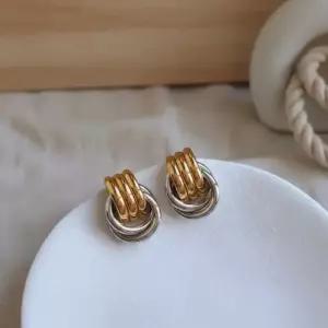 여성 모던 투톤 볼드 포인트 이어링