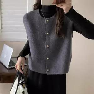 여자 디자인 가디건 깔끔한 베스트 버튼 나시 라운드넥 금장