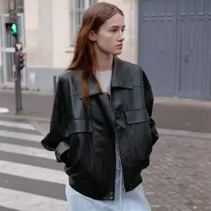 [온앤온](센텀시티점)[기은세 착용] 레더 봄버 자켓 NEL6XM251_10