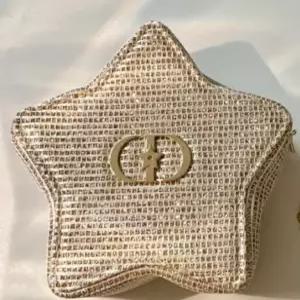 디올 뷰티 홀리데이 골드스타 다용도 파우치 / 디올 쇼핑백