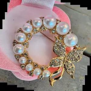 코스프레 여성 진주 큐빅 나비 브로치 핀