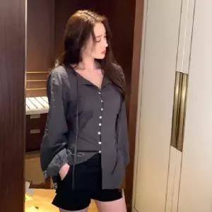 ( )블리일리 오버핏 브이넥 여리여리 레이스 허리 리본 블랙 블라우스 여름 봄 여행 데이트룩 나들이룩