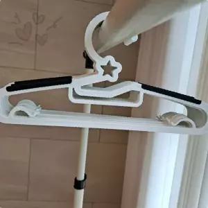 어린이용 미끄럼방지 옷걸이 아동복 정리 수납 옷장 공간 활용 유치원 초등학생