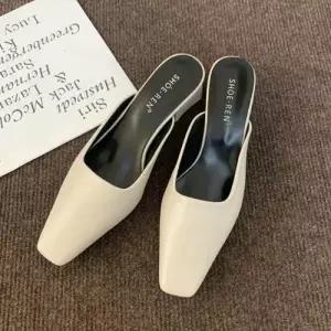 여성 3컬러 페미닌 스타일 스퀘어코 뮬 로우힐 슬리퍼 WFFWXQ2