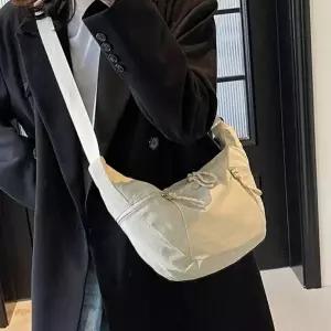 (색상 아이보리)나일론 크로스 가방 가벼운 여행 휴대폰 백 아이보리 여행용 크로스백 여성 반달 데일리