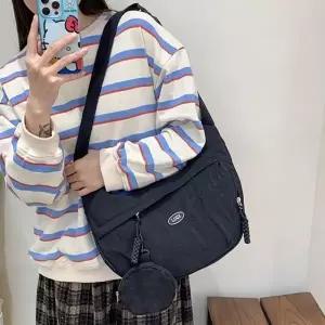 (색상 블랙)여성 크로스 가방 가벼운 핸드폰 여행용 백 블랙 크로스백 반달 데일리 반달백 캐주얼