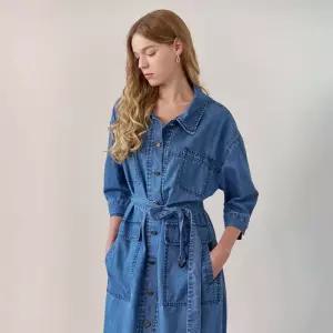 마쟈 아웃포켓 벨티드 워싱 데님 셔츠 롱 원피스 ZE09QP500NH 402660