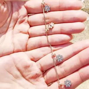 여성스러운 써지컬스틸 패션발찌