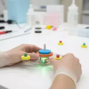 자외선 야광 팽이 만들기 변색 펭이 무게중심 창작용 구슬 회전 (LED 1인용 2개) 키트