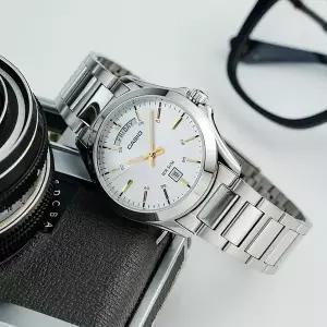 [카시오] 레트로 데이데이트 남자 메탈 손목시계 MTP-1370D-7A2