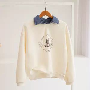 [잇수다] 쏘버 래빗 프린팅 데님 배색 카라 루즈핏 맨투맨 (카라탈부착)