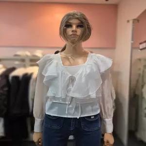 [에고이스트] 러플 디테일 리본 여밈 시스루 블라우스  ES1WB-762