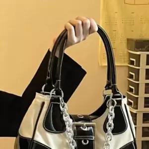 투톤 가죽 크로스백 체인 미니 숄더백 블랙 실버 화이트 캐주얼 힙합 데일리