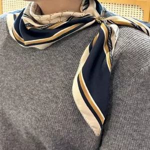 갤러리아 헤지스핸드백 HISC5E630N2 네이비 헤리아토 삼각링 실크 스카프 (링