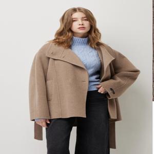 [AK플라자] [시슬리] 하이넥 호시 스티치 미디 코트