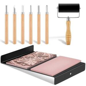 Suzile 블록 인쇄 키트에는 벤치 후크 1개와 잉킹 플레이트 2개 리놀륨 블록 1세트 리놀륨 커터 6종 블레이드 1개, 인쇄 스탬프 도구 조각용 브레이어 롤러 1개가 포함되어 있습니다