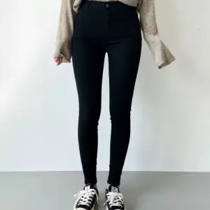신축성 슬림핏 포근한 기모 여자 블랙 스키니 팬츠