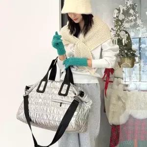 대용량 패딩 푹신한 보스턴백 반짝이는 윈터 소재