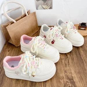 여성신발 봄가을 악세사리 패치 통굽 두꺼운 밑창 키높이 플랫슈즈 심쿵해외구매