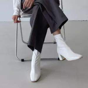 [신상오픈런]흰색부츠 하이힐 스판 페이크레더 구두 삭스부티 앵클 (29504966)