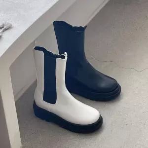 [신상오픈런]여자워커 청키굽 무광 인조가죽 통굽 첼시부츠 (29504936)