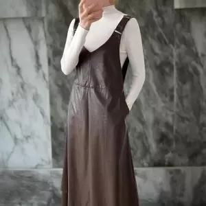 [다잇템] 여성 레더 단추 브이넥 점프수트 컷아웃 서스펜더 에이라인 롱드레스_23756773_588872