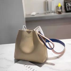 여성 모던 배색 버킷백 심플한 데일리백 심플한코디