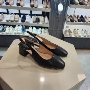 [ELCANTO]엘칸토 HC10 여성베이직슬링백5cm검정 여성양가죽스퀘어토데일리슬링백 LCWO22U5 (S46345167)