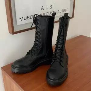 여자부츠 여성 워커 부츠 로우힐 캐주얼 미들 4.5cm