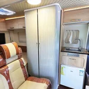 카라반 템버도어 블라인드 창문