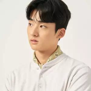 [백화점 정품] 25FW 피케 헨리넥 긴소매 티셔츠 - 아이보리 (BC5841C040)