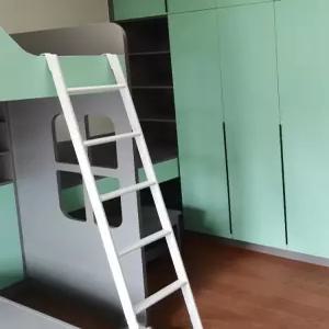 이층 안전 발판 기숙사 내부 이동 도미토리 원목 침대 옥탑방