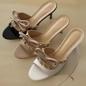 [신상오픈런]여성 리본 큐빅 포인트 오픈토 뮬 슬리퍼 (33435046)