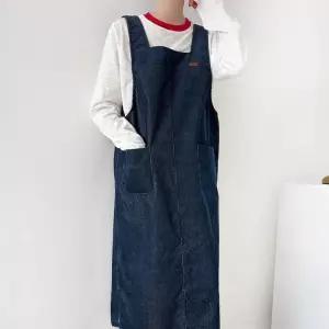 [신상오픈런]여성 골덴 두 포켓 스퀘어넥 슬릿 롱 오버롤 드레스 (41564610)