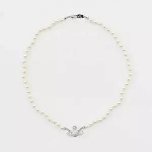 [비비안웨스트우드]비비안웨스트우드 25FW 오알비 맨 미니 펄 바스 릴리프 펜던트 목걸이 63010100 02P104