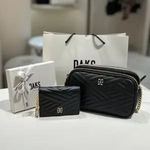 [닥스](강남점)[선물세트] 닥스 블랙 미니 크로스백&카드지갑 세트 DCWA4E217BK DCWA4E218BK