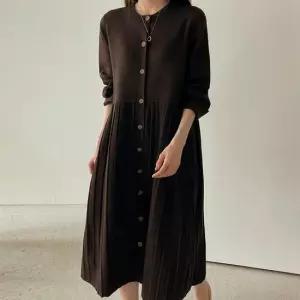 [어반프랑] 코이 노카라 플리츠 니트 롱원피스