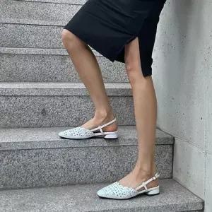 소가죽 빅사이즈 펀칭 디테일이 돋보이는 슬링백 플랫 슈즈 6SS 플랫슈즈 펀칭디자인