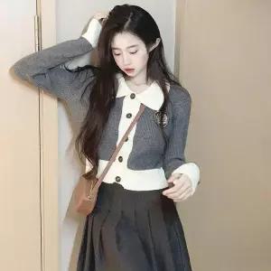 [라일리여성의류] Rly 여성 배색카라 단추 니트 가디건 와펜장식 스쿨룩