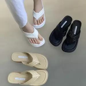 [신상오픈런]여성 클래식 스트랩 발가락 키높이 쪼리 샌들 (34222440)