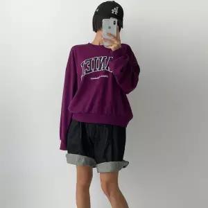 [신상오픈런]여자 가을 개강룩 오버핏 보라색티 레터링 맨투맨 (41032060)