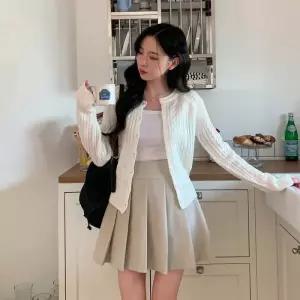 [신상오픈런]시스루 뜨개 라운드넥 키작녀 슬림핏 잔꽈배기 가디건 (30317821)