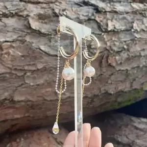 [쥬아나윤] Cuff 커프 스와로브스키 진주 롱 드롭 귀걸이화이트