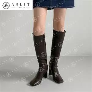 [애슬릿] 스퀘어 토 모던 하이힐 뒷지퍼 롱 부츠