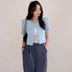 [신상오픈런]여성 트위드 세미크롭 반팔 자켓 유니크 버튼 정장 스타일 (41032624)