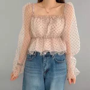 [신상오픈런]여성 오간자 프릴 스퀘어넥 시스루 도트 블라우스 (40734282)