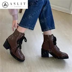[애슬릿] 여성 레이스 업 스퀘어 토 통굽 워커 힐 부츠