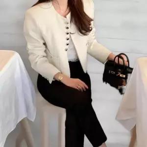 [신상오픈런]여성용 블링 단추 크롭 노카라 트위드 자켓 정장 스타일 (41006225)