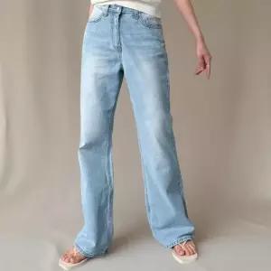 [신상오픈런]여성 여름 바지 루즈핏 부츠컷 워싱 청바지 (39114990)