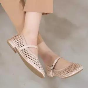 [신상오픈런]여성 여름 펀칭 비즈 디테일 메리제인 로우힐 플랫슈즈 (39079977)